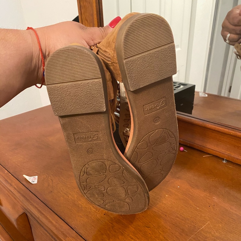 Shoes - Picture 10 of 10